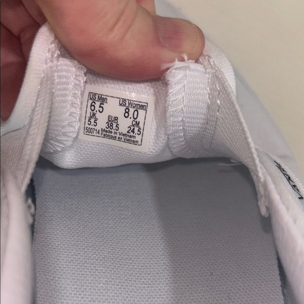 NWOT Vans White Classic Slip-On sneakers. Men's 6.5, Women's 8. Timeless style! - Picture 8 of 8